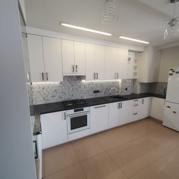 tvirtos komodos gamyba