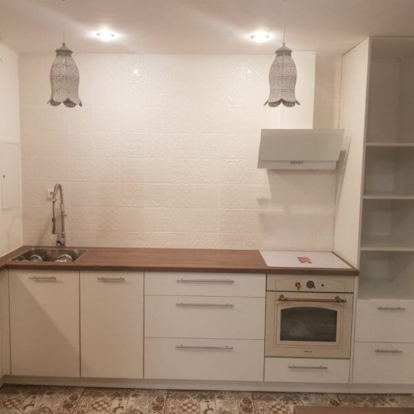 tvirtos lovos gamyba